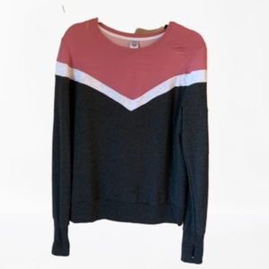 Te Verde Crew Neck with Thumb holes Size M